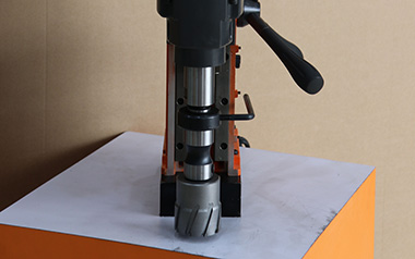 磁力鉆不能盲打，如何對(duì)超厚鋼板作業(yè)